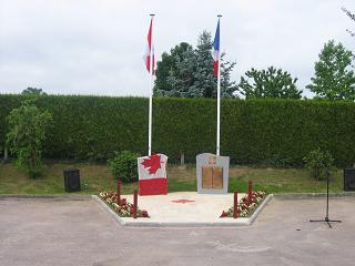 Le monument aux canadiens