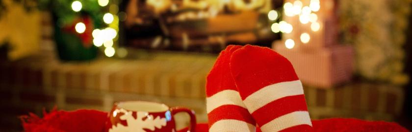 chaussettes de noel devant la cheminée